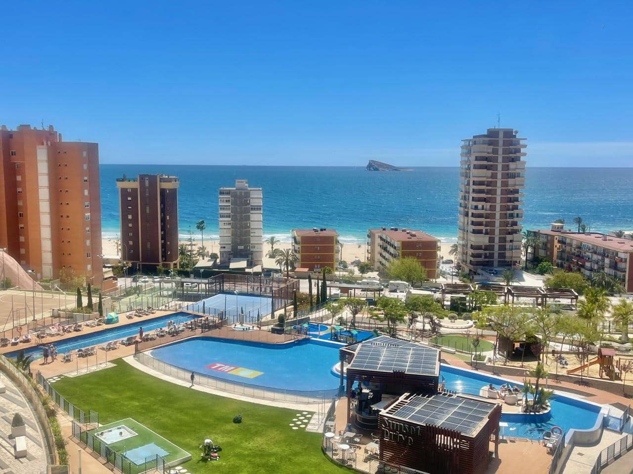 Piso de 2 habitaciones en Benidorm en venta con piscina garaje - 620.000 € (Ref: 8960710)