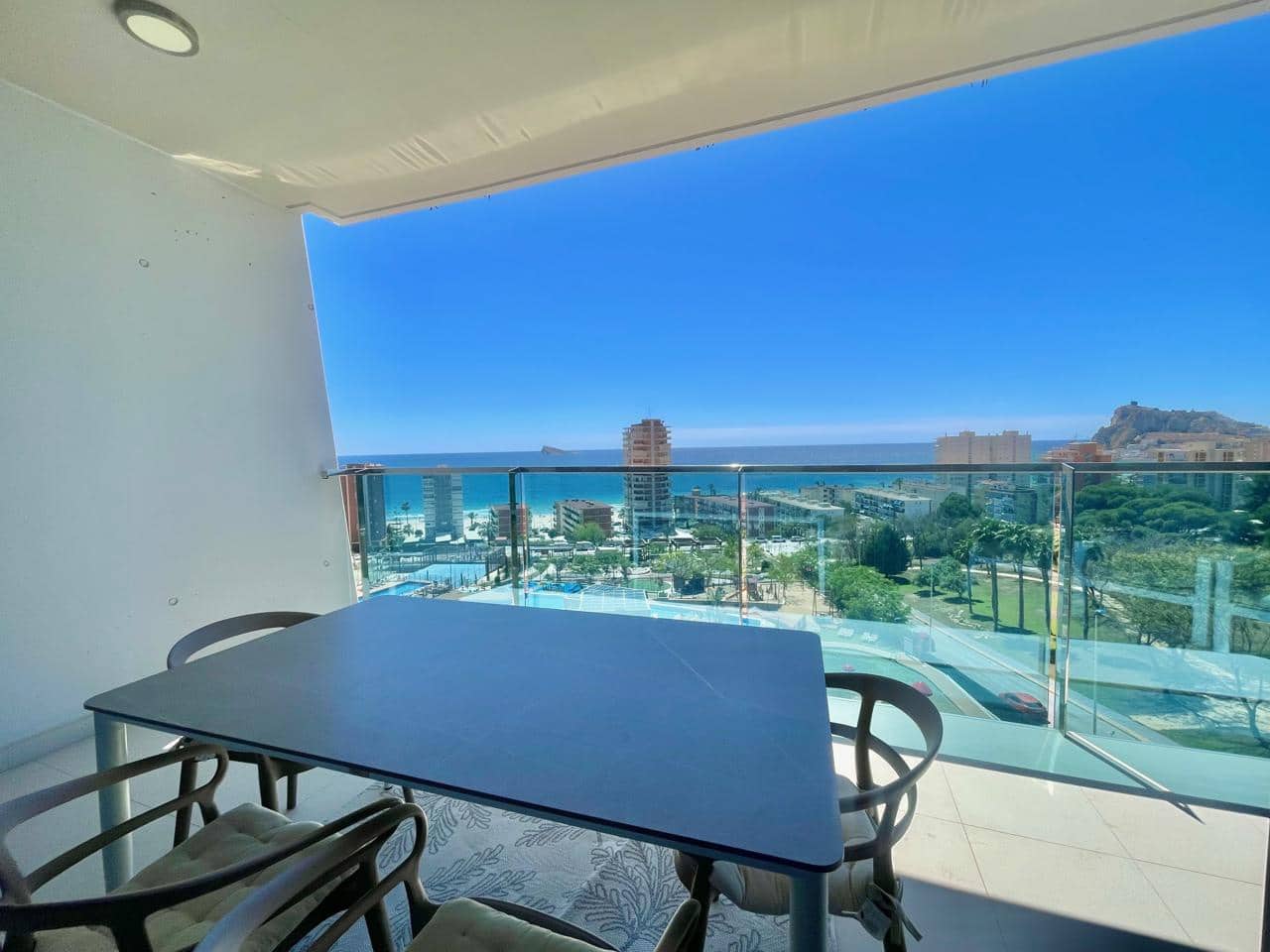 Piso de 2 habitaciones en Benidorm en venta con piscina garaje - 620.000 € (Ref: 8960710)