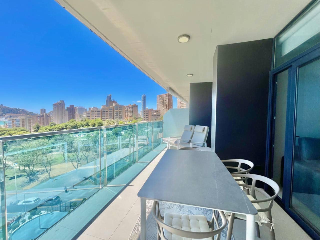 Piso de 2 habitaciones en Benidorm en venta con piscina garaje - 620.000 € (Ref: 8960710)