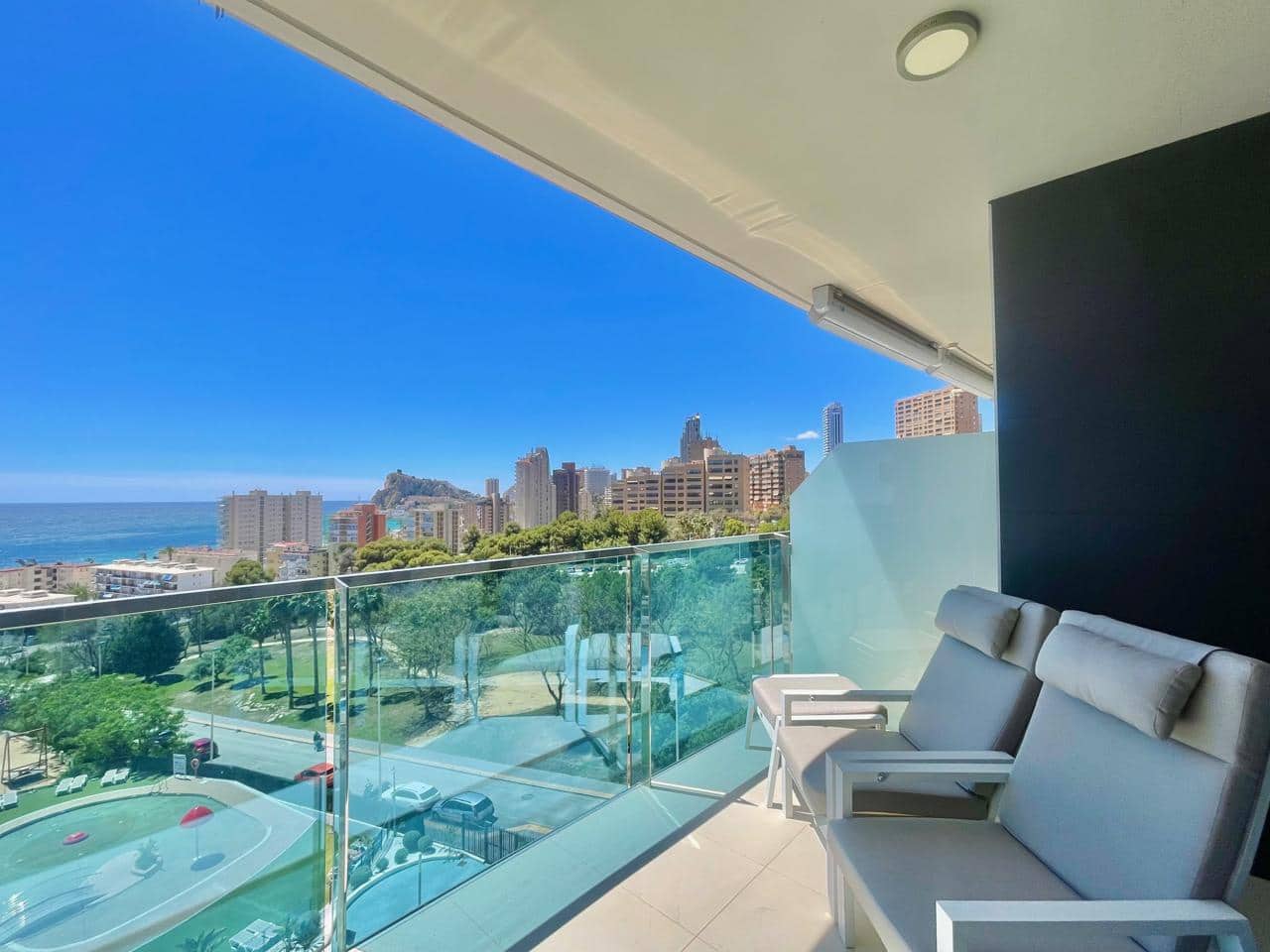 Piso de 2 habitaciones en Benidorm en venta con piscina garaje - 620.000 € (Ref: 8960710)
