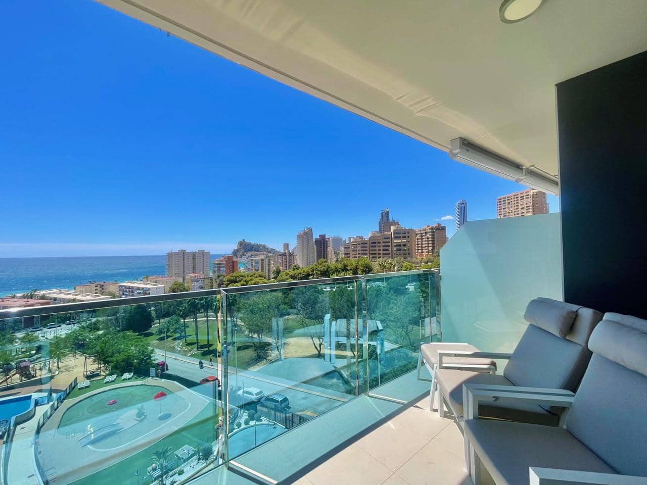 Piso de 2 habitaciones en Benidorm en venta con piscina garaje - 620.000 € (Ref: 8960710)