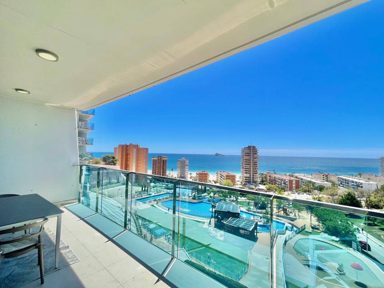 Piso de 2 habitaciones en Benidorm en venta con piscina garaje - 620.000 € (Ref: 8960710)