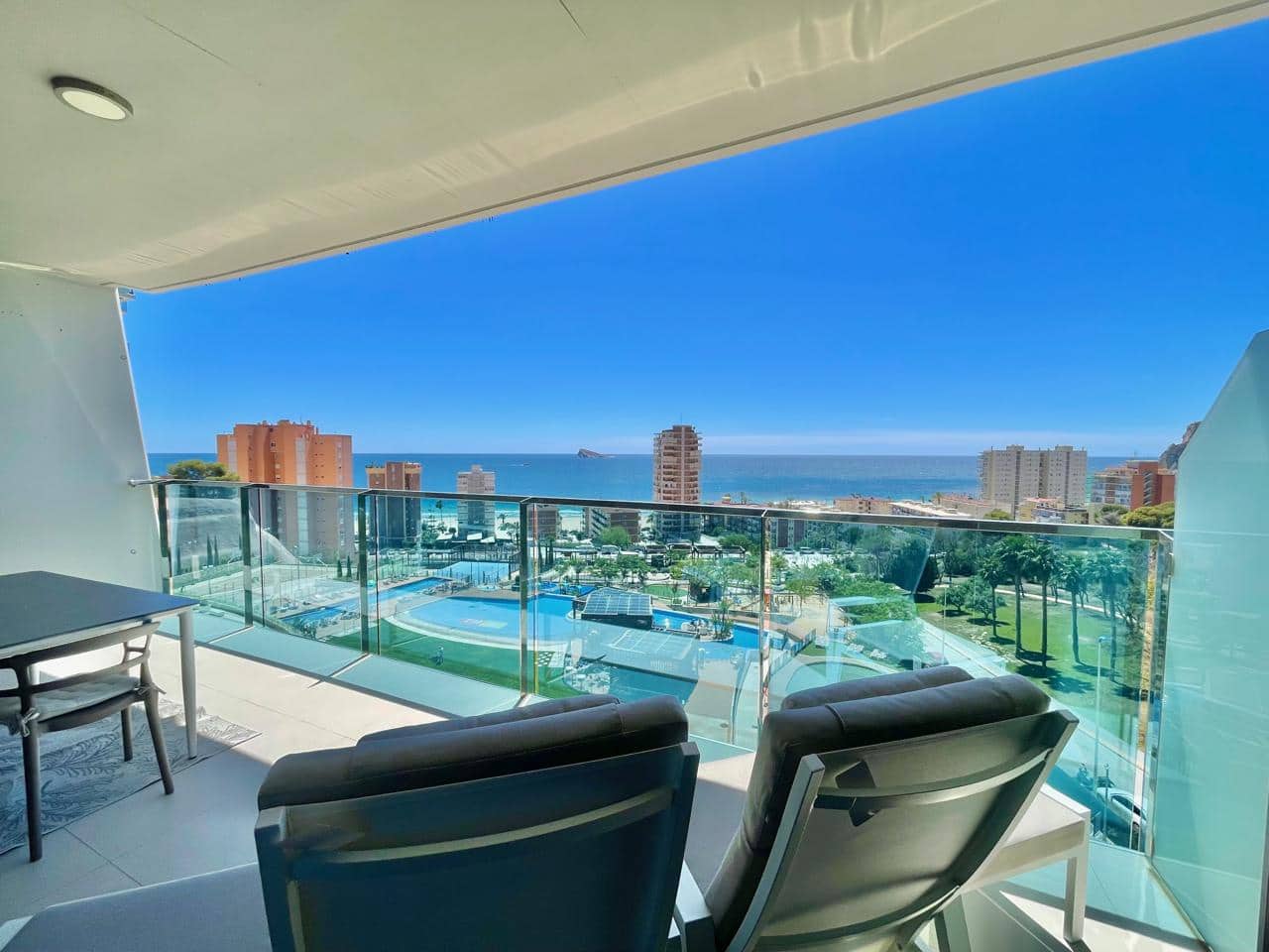 Piso de 2 habitaciones en Benidorm en venta con piscina garaje - 620.000 € (Ref: 8960710)