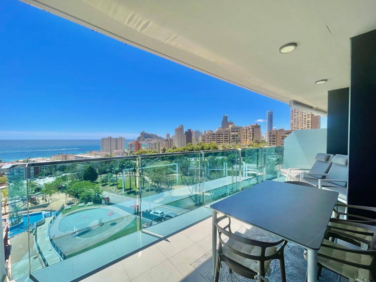 Piso de 2 habitaciones en Benidorm en venta con piscina garaje - 620.000 € (Ref: 8960710)