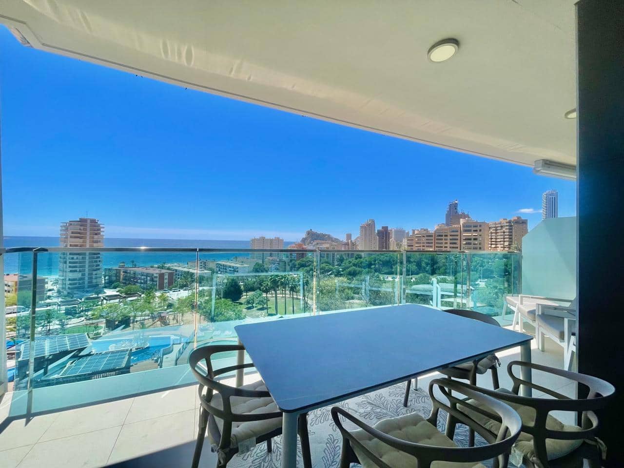 Piso de 2 habitaciones en Benidorm en venta con piscina garaje - 620.000 € (Ref: 8960710)