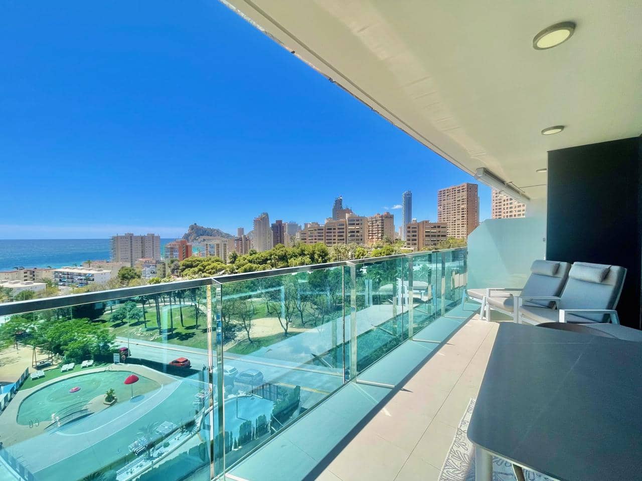Piso de 2 habitaciones en Benidorm en venta con piscina garaje - 620.000 € (Ref: 8960710)