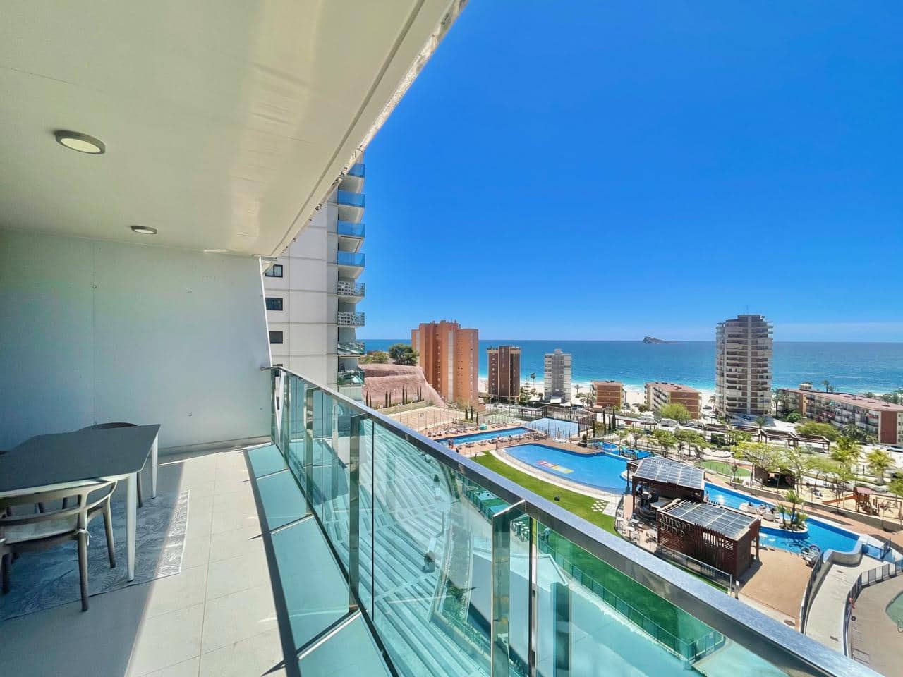 Piso de 2 habitaciones en Benidorm en venta con piscina garaje - 620.000 € (Ref: 8960710)