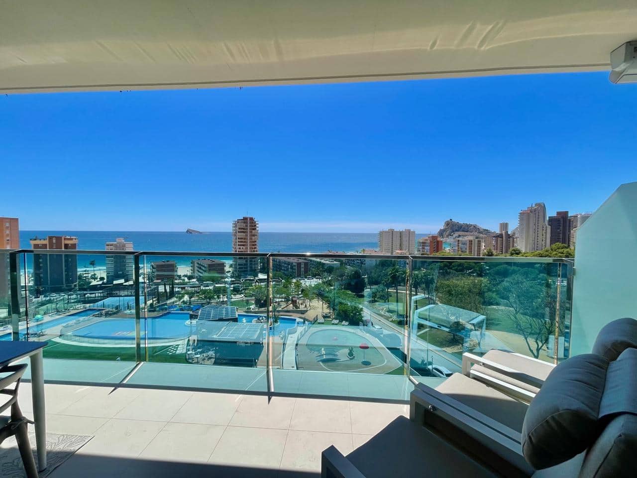Piso de 2 habitaciones en Benidorm en venta con piscina garaje - 620.000 € (Ref: 8960710)