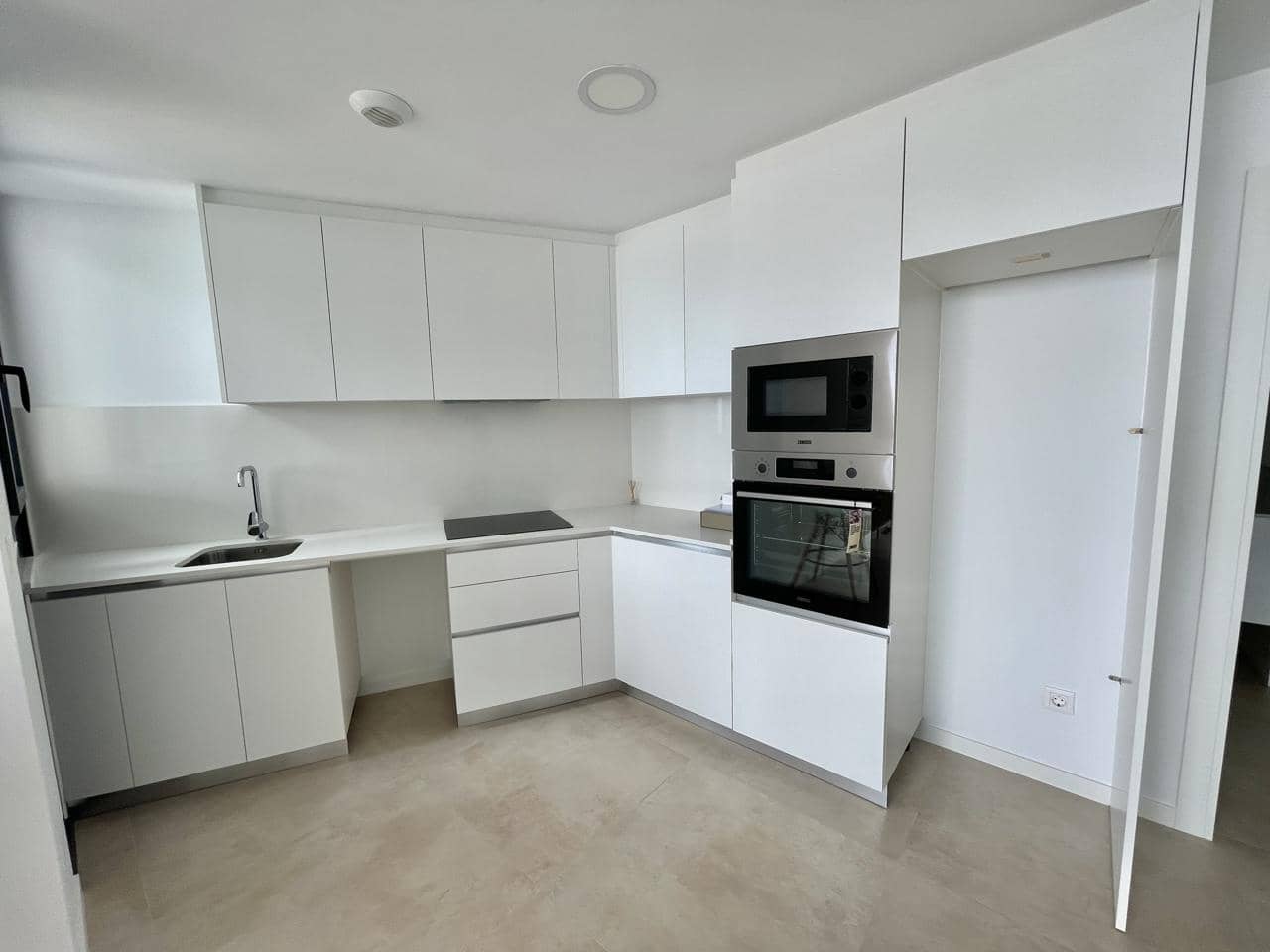 2 soveværelse Lejlighed til salg i Benidorm med swimmingpool garage - € 529.000 (Ref: 9160333)