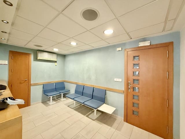 3 bedroom Office for sale in Foietes, Benidorm - € 180,000 (Ref: 9162831)