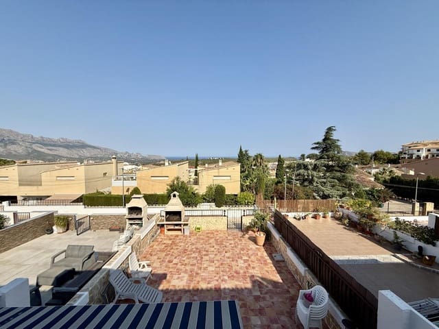 Chalet de 2 habitaciones en La Nucia en venta con garaje - 275.000 € (Ref: 9258024)