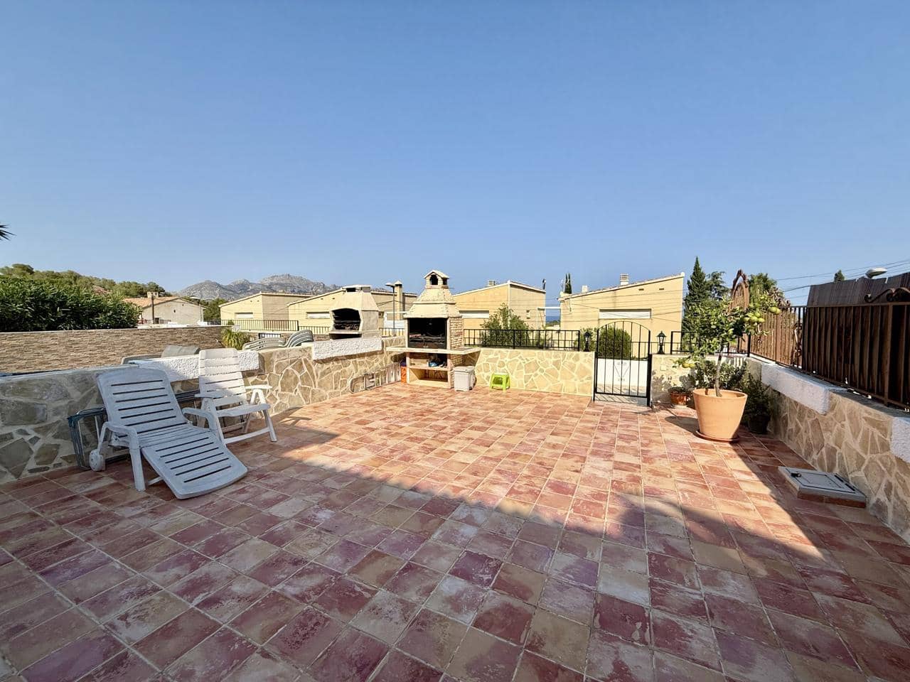 Chalet de 2 habitaciones en La Nucia en venta con garaje - 275.000 € (Ref: 9258024)