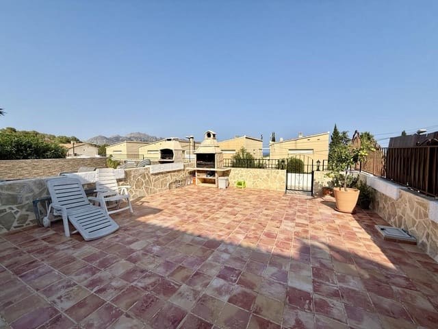 Chalet de 2 habitaciones en La Nucia en venta con garaje - 275.000 € (Ref: 9258024)