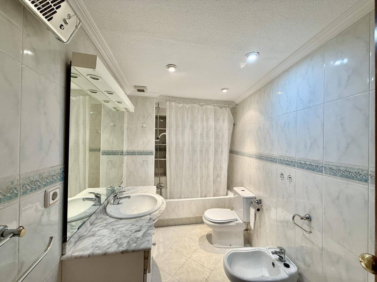 3 quarto Apartamento para venda em Benidorm com garagem - 295 000 € (Ref: 9369147)