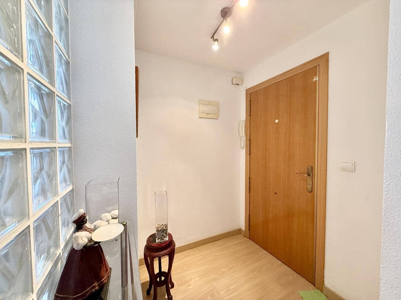 2 bedroom Flat for sale in Benidorm with pool garage - € 300,000 (Ref: 9396735)