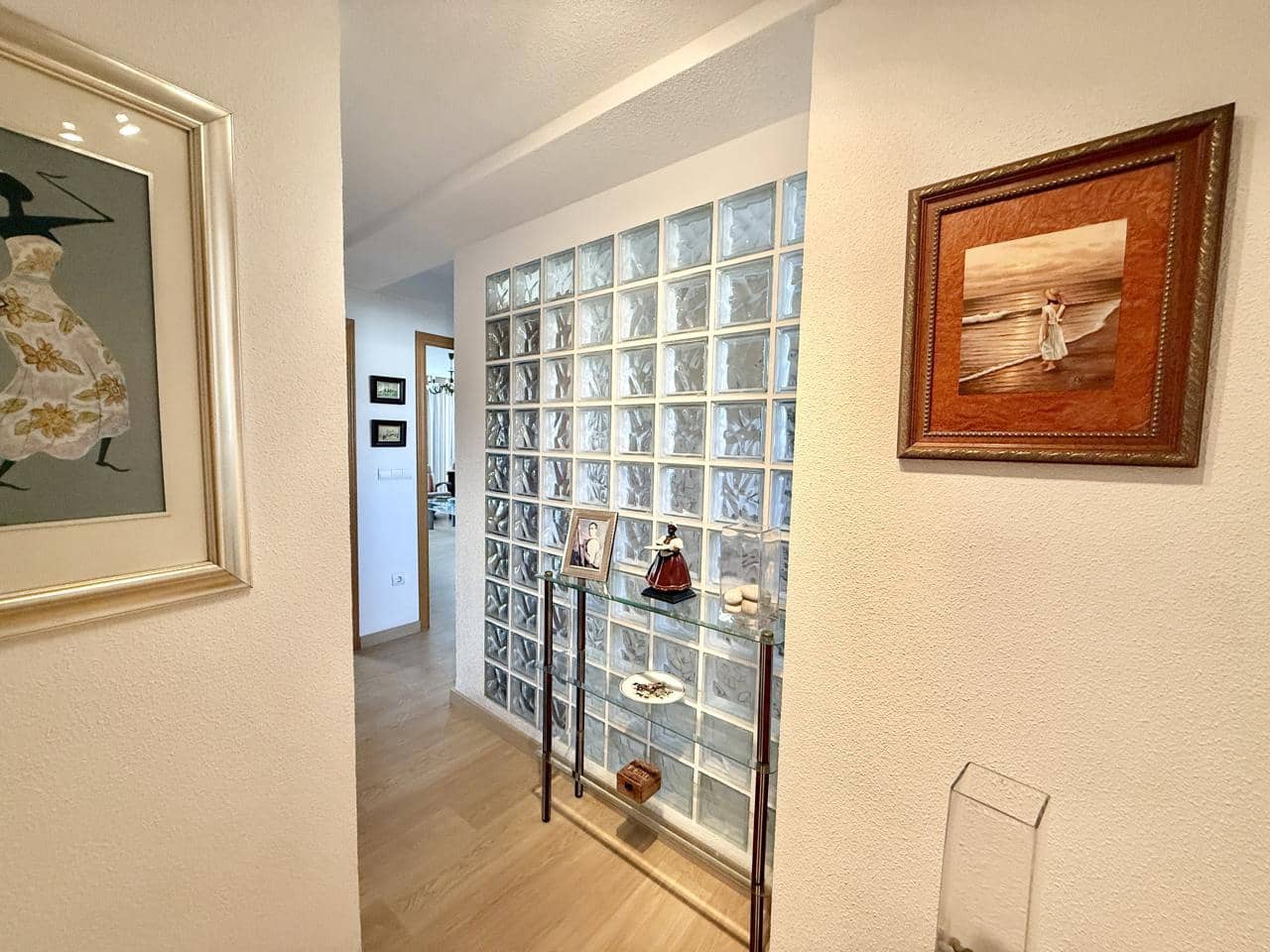 2 bedroom Flat for sale in Benidorm with pool garage - € 300,000 (Ref: 9396735)