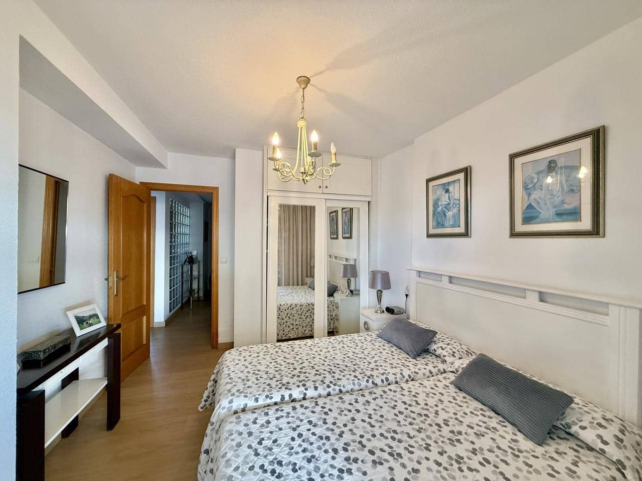 2 bedroom Flat for sale in Benidorm with pool garage - € 300,000 (Ref: 9396735)