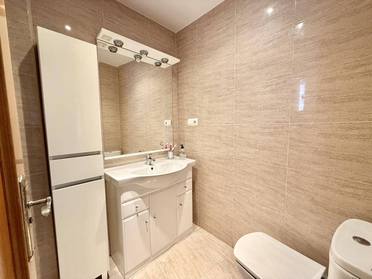 2 bedroom Flat for sale in Benidorm with pool garage - € 300,000 (Ref: 9396735)