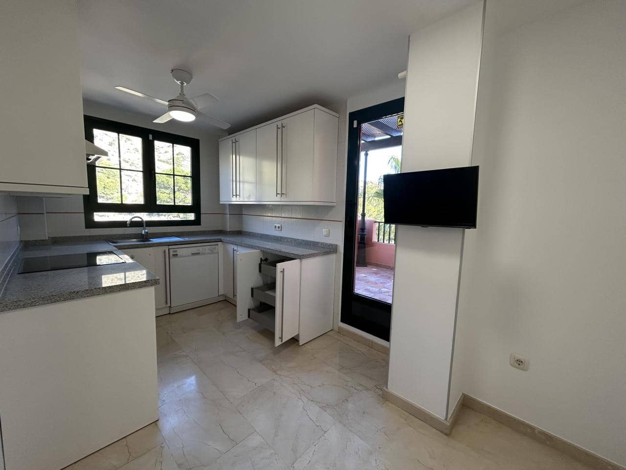 3 bedroom Flat for sale in Finestrat with pool garage - € 465,000 (Ref: 9503086)