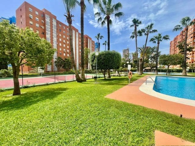 1 soveværelse Lejlighed til salg i Benidorm med swimmingpool - € 212.000 (Ref: 9609957)