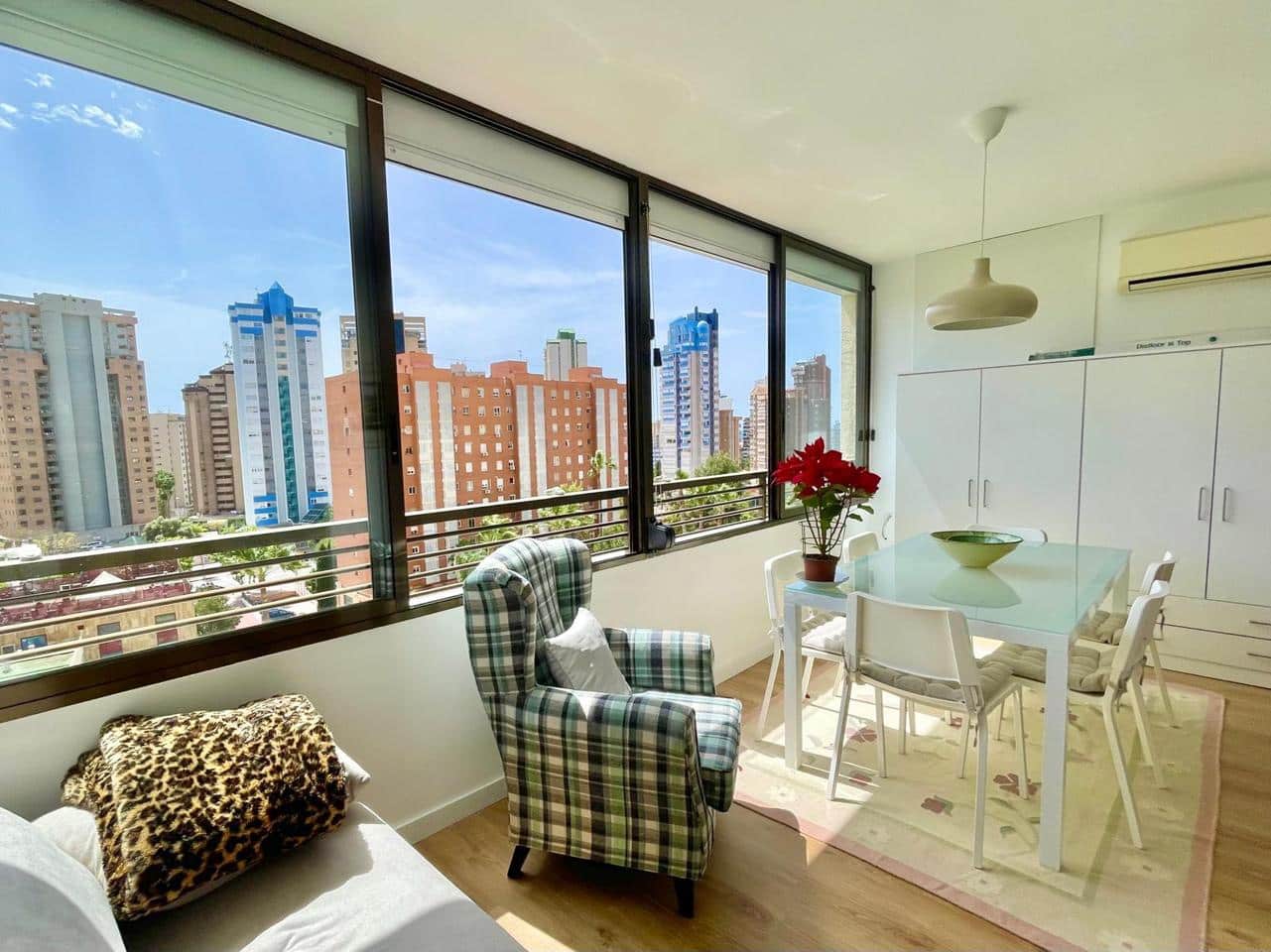 1 soveværelse Lejlighed til salg i Benidorm med swimmingpool - € 212.000 (Ref: 9609957)