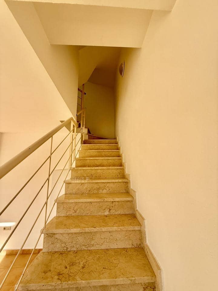 3 sypialnia Willa na sprzedaż w Relleu z basenem garażem - 180 000 € (Ref: 9609958)