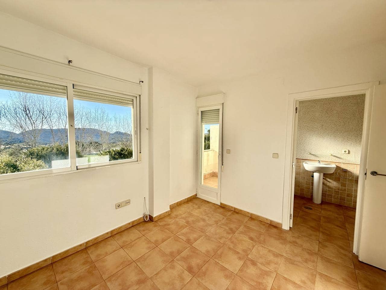 3 sypialnia Willa na sprzedaż w Relleu z basenem garażem - 180 000 € (Ref: 9609958)