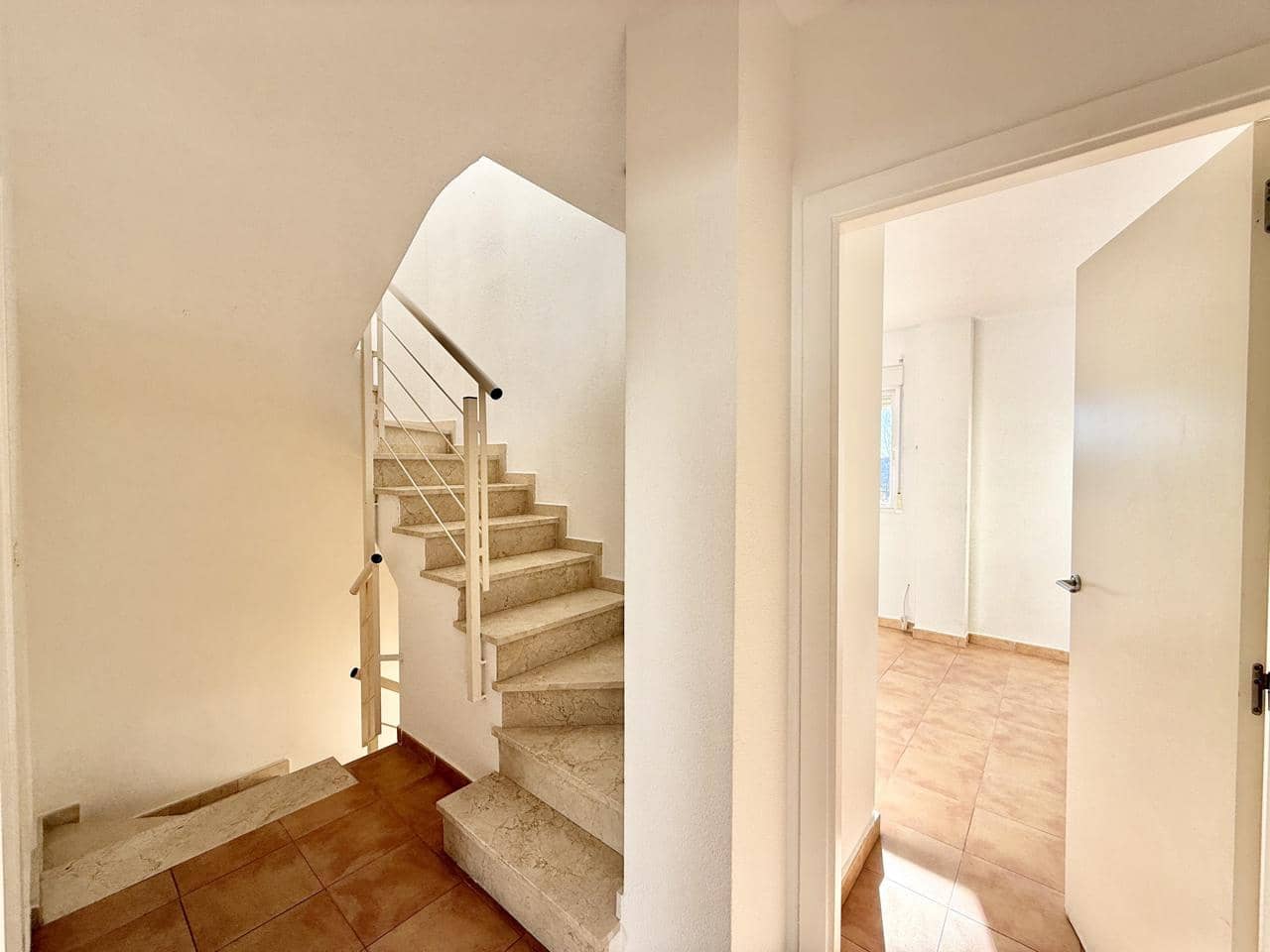 3 sypialnia Willa na sprzedaż w Relleu z basenem garażem - 180 000 € (Ref: 9609958)