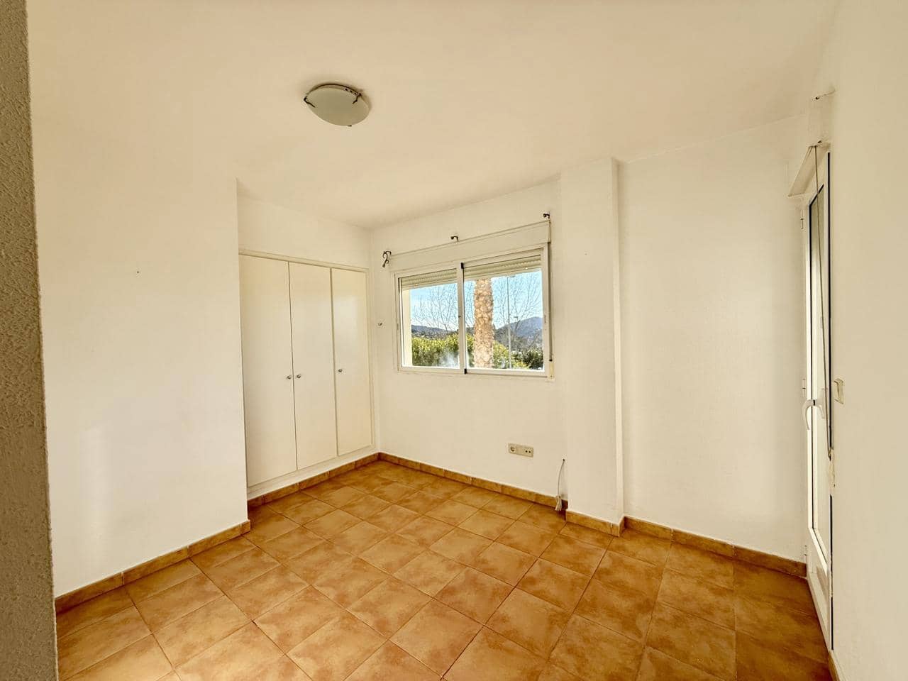 3 sypialnia Willa na sprzedaż w Relleu z basenem garażem - 180 000 € (Ref: 9609958)