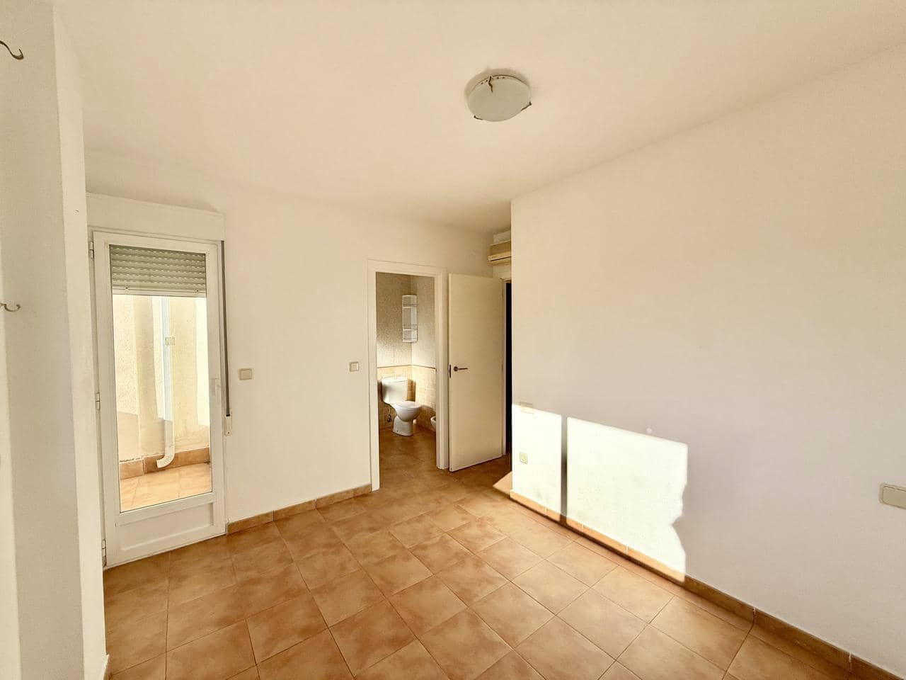 3 sypialnia Willa na sprzedaż w Relleu z basenem garażem - 180 000 € (Ref: 9609958)