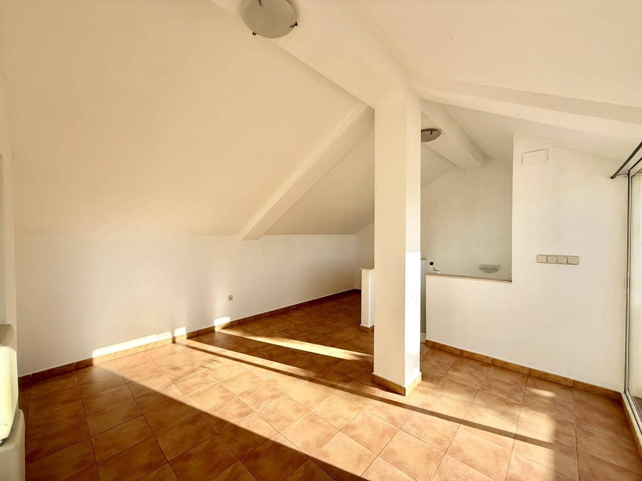 3 sypialnia Willa na sprzedaż w Relleu z basenem garażem - 180 000 € (Ref: 9609958)