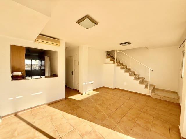 3 sypialnia Willa na sprzedaż w Relleu z basenem garażem - 180 000 € (Ref: 9609958)