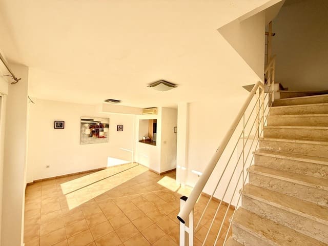 3 sypialnia Willa na sprzedaż w Relleu z basenem garażem - 180 000 € (Ref: 9609958)