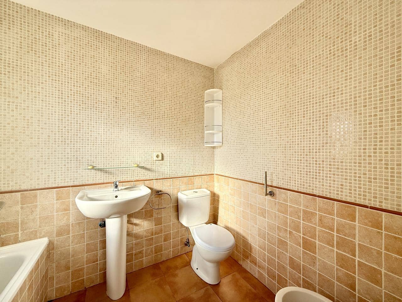 3 sypialnia Willa na sprzedaż w Relleu z basenem garażem - 180 000 € (Ref: 9609958)