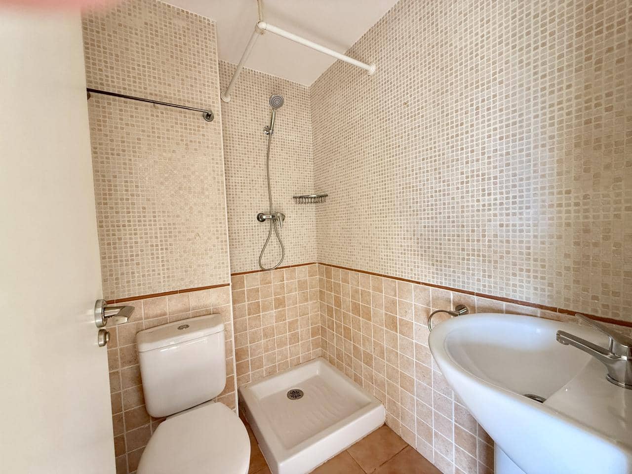 3 sypialnia Willa na sprzedaż w Relleu z basenem garażem - 180 000 € (Ref: 9609958)