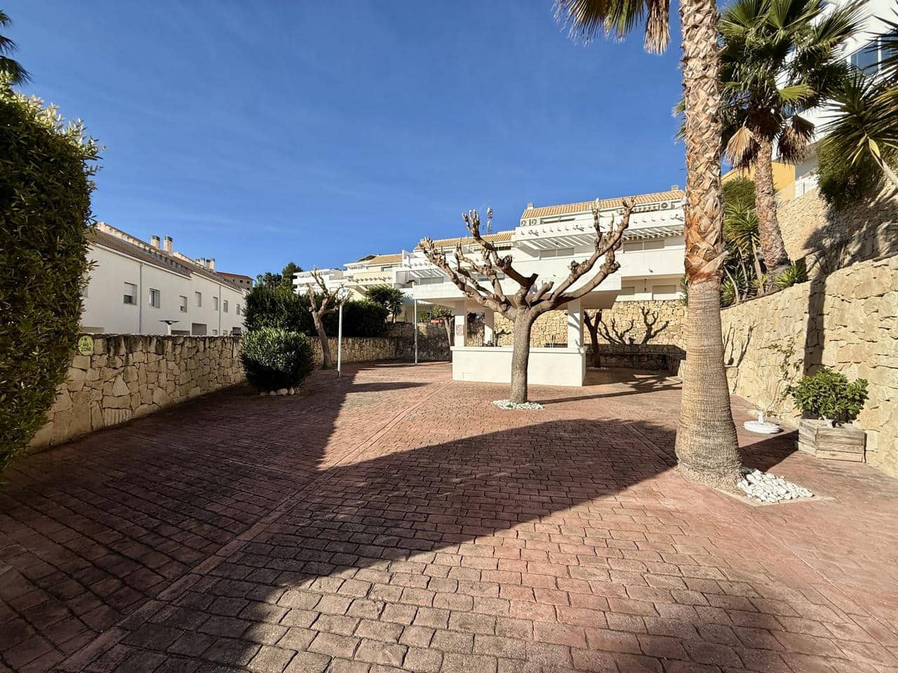 3 sypialnia Willa na sprzedaż w Relleu z basenem garażem - 180 000 € (Ref: 9609958)