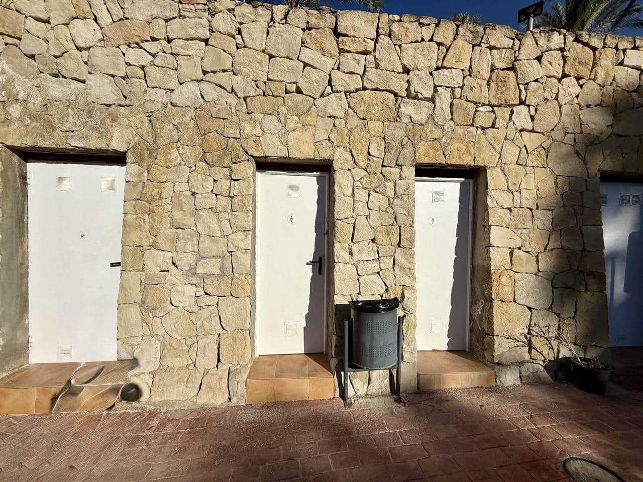 3 sypialnia Willa na sprzedaż w Relleu z basenem garażem - 180 000 € (Ref: 9609958)