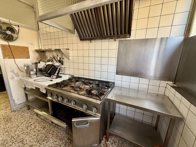 4 soveværelse Virksomhed til salg i Playa Poniente, Benidorm - € 160.000 (Ref: 9641034)