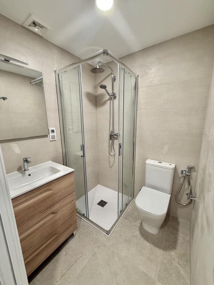 2 bedroom Flat for sale in Benidorm with garage - € 550,000 (Ref: 9715470)