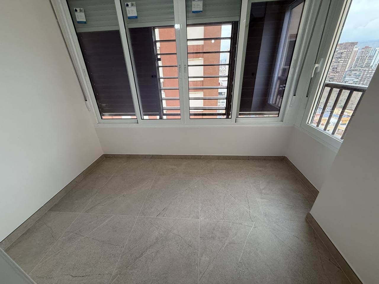 2 bedroom Flat for sale in Benidorm with garage - € 550,000 (Ref: 9715470)