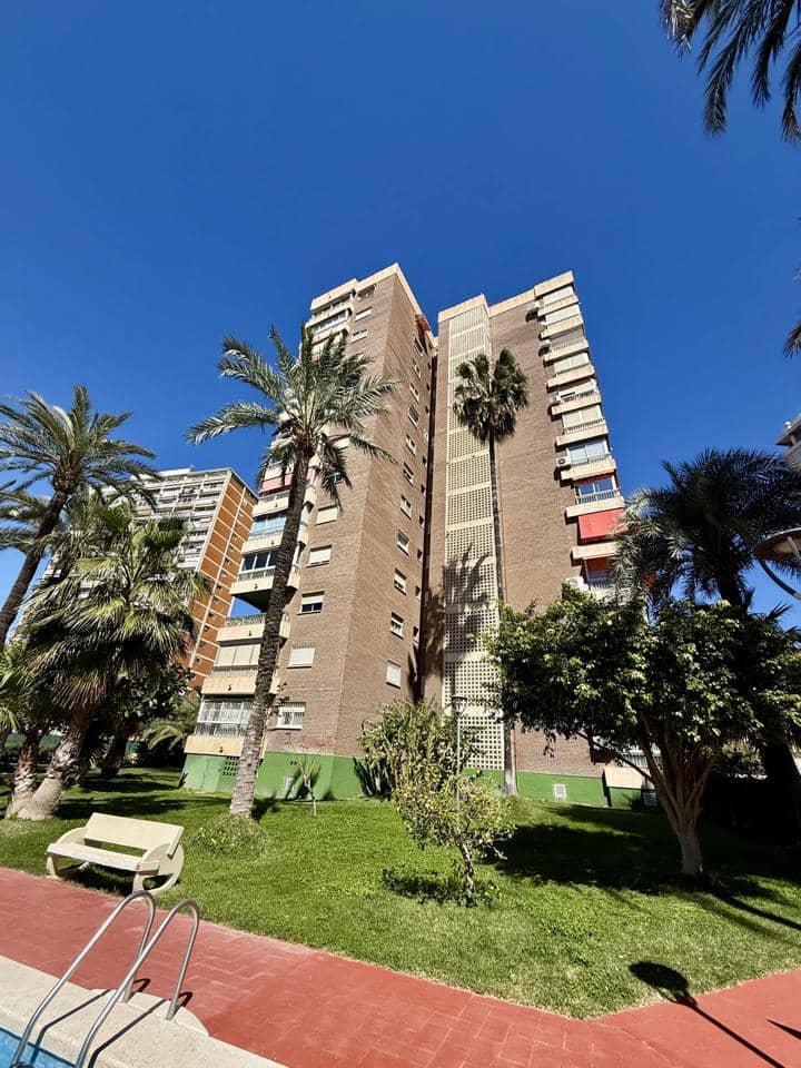 2 soveværelse Lejlighed til salg i Benidorm med swimmingpool garage - € 235.000 (Ref: 9743039)