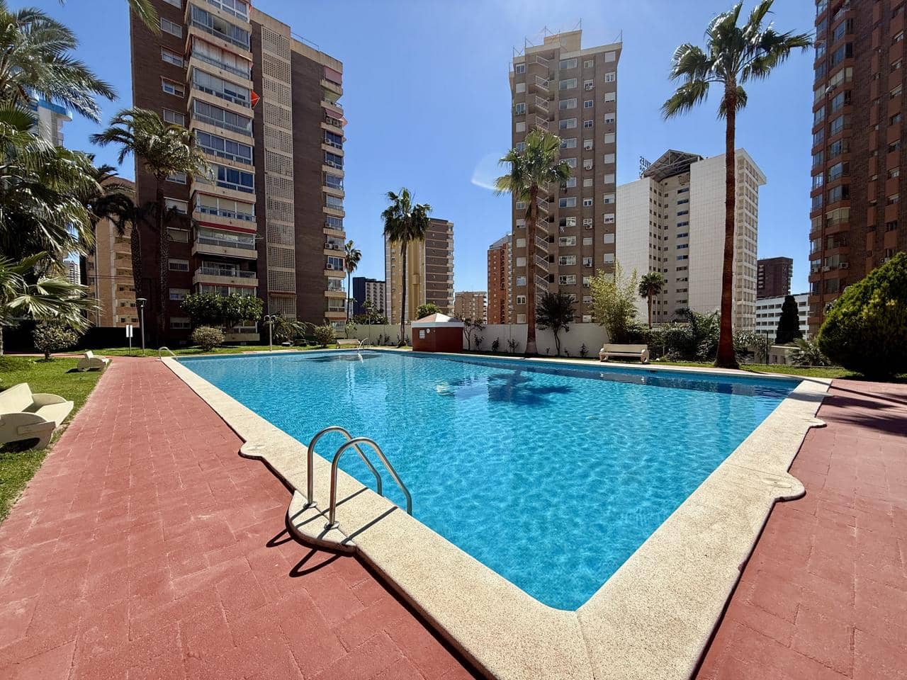2 soveværelse Lejlighed til salg i Benidorm med swimmingpool garage - € 235.000 (Ref: 9743039)