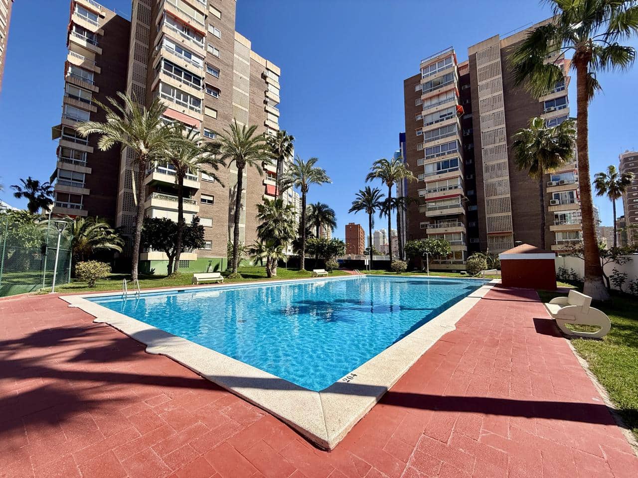 2 soveværelse Lejlighed til salg i Benidorm med swimmingpool garage - € 235.000 (Ref: 9743039)