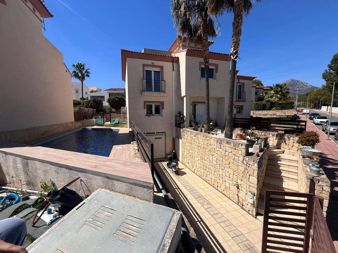 4 bedroom Villa for sale in Alfaz del Pi / L'Alfas del Pi with pool garage - € 398,000 (Ref: 9789627)