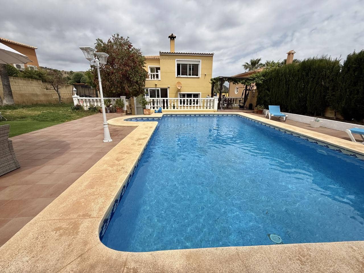 4 soverom Villa til salgs i La Nucia med svømmebasseng garasje - € 598 000 (Ref: 9809815)