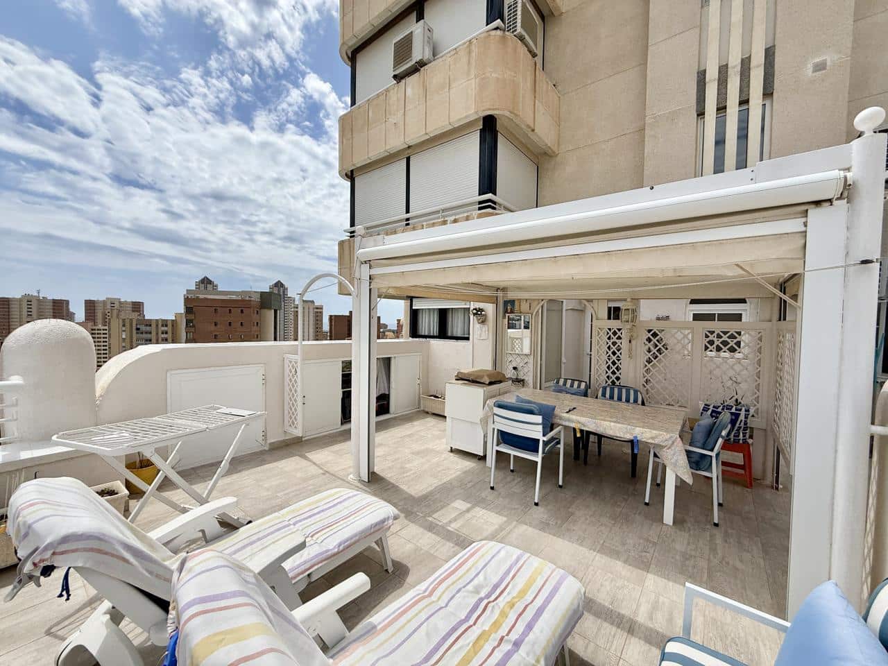 3 bedroom Flat for sale in Benidorm with pool garage - € 420,000 (Ref: 9832310)