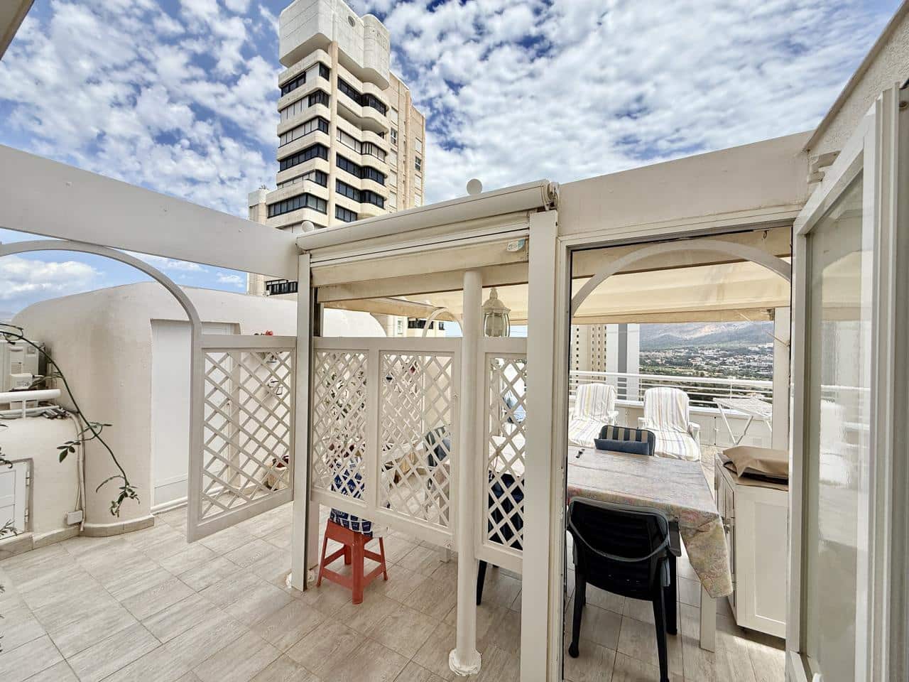 3 bedroom Flat for sale in Benidorm with pool garage - € 420,000 (Ref: 9832310)
