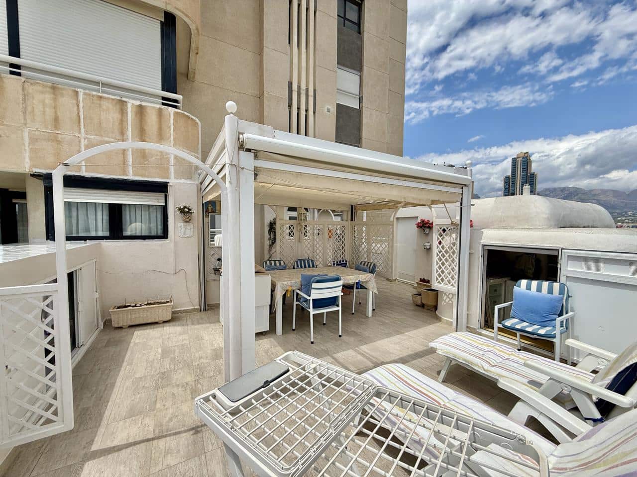 3 bedroom Flat for sale in Benidorm with pool garage - € 420,000 (Ref: 9832310)