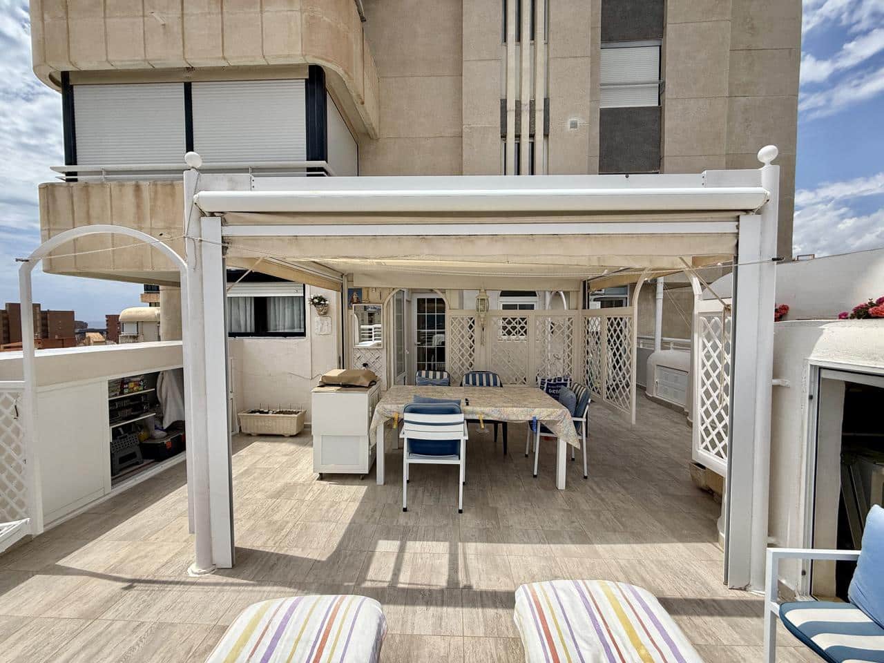 3 bedroom Flat for sale in Benidorm with pool garage - € 420,000 (Ref: 9832310)
