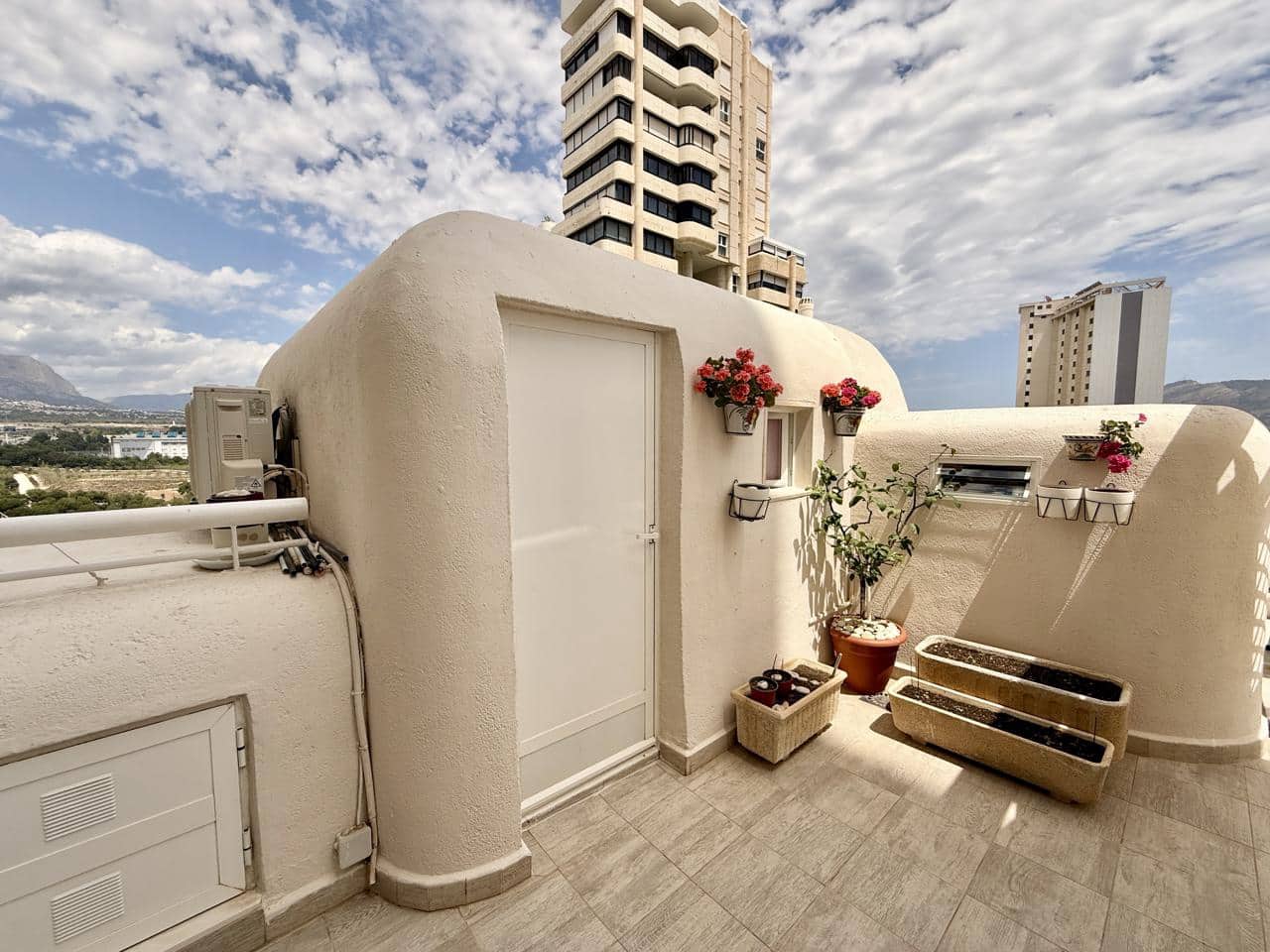 3 bedroom Flat for sale in Benidorm with pool garage - € 420,000 (Ref: 9832310)
